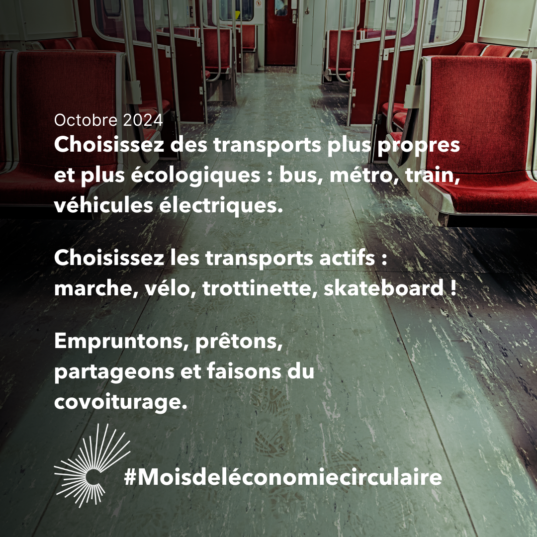 L'intérieur d'un wagon de métro d'une ville avec des sièges rouges. Des empreintes de pas sont visibles sur le sol, ce qui indique une utilisation intensive. Octobre 2024. Choisissez des transports plus propres et plus écologiques : bus, métro, train, véhicules électriques. Privilégiez les transports actifs : marche, vélo, trottinette, skateboard ! Empruntons, prêtons, partageons et faisons du covoiturage. #Moisdeléconomie circulaire.